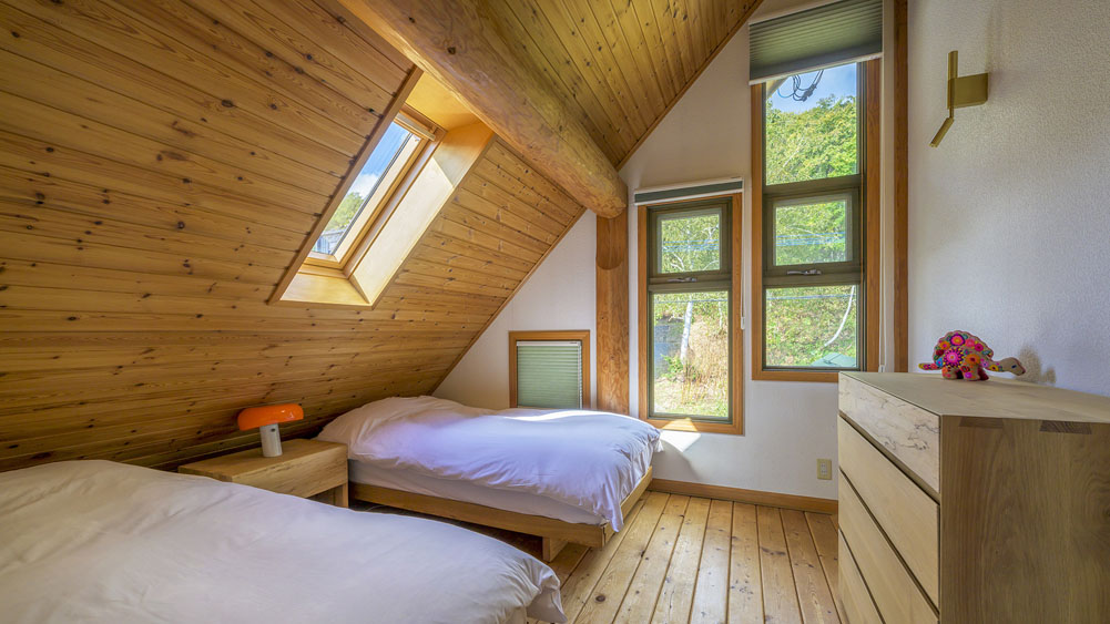 Elite Havens - Log 343 - Niseko Japan - Restful loft twin bedrooms